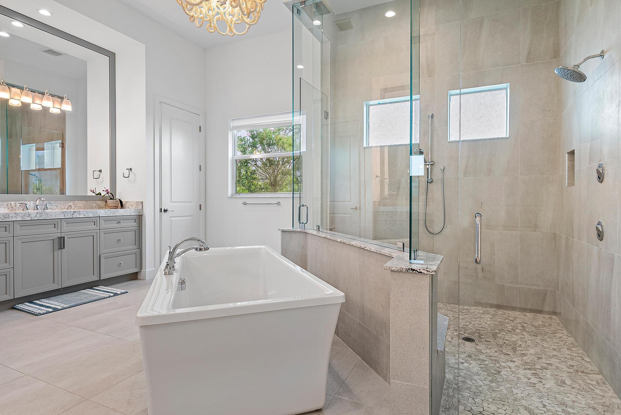 8270 SE Pennock Trail