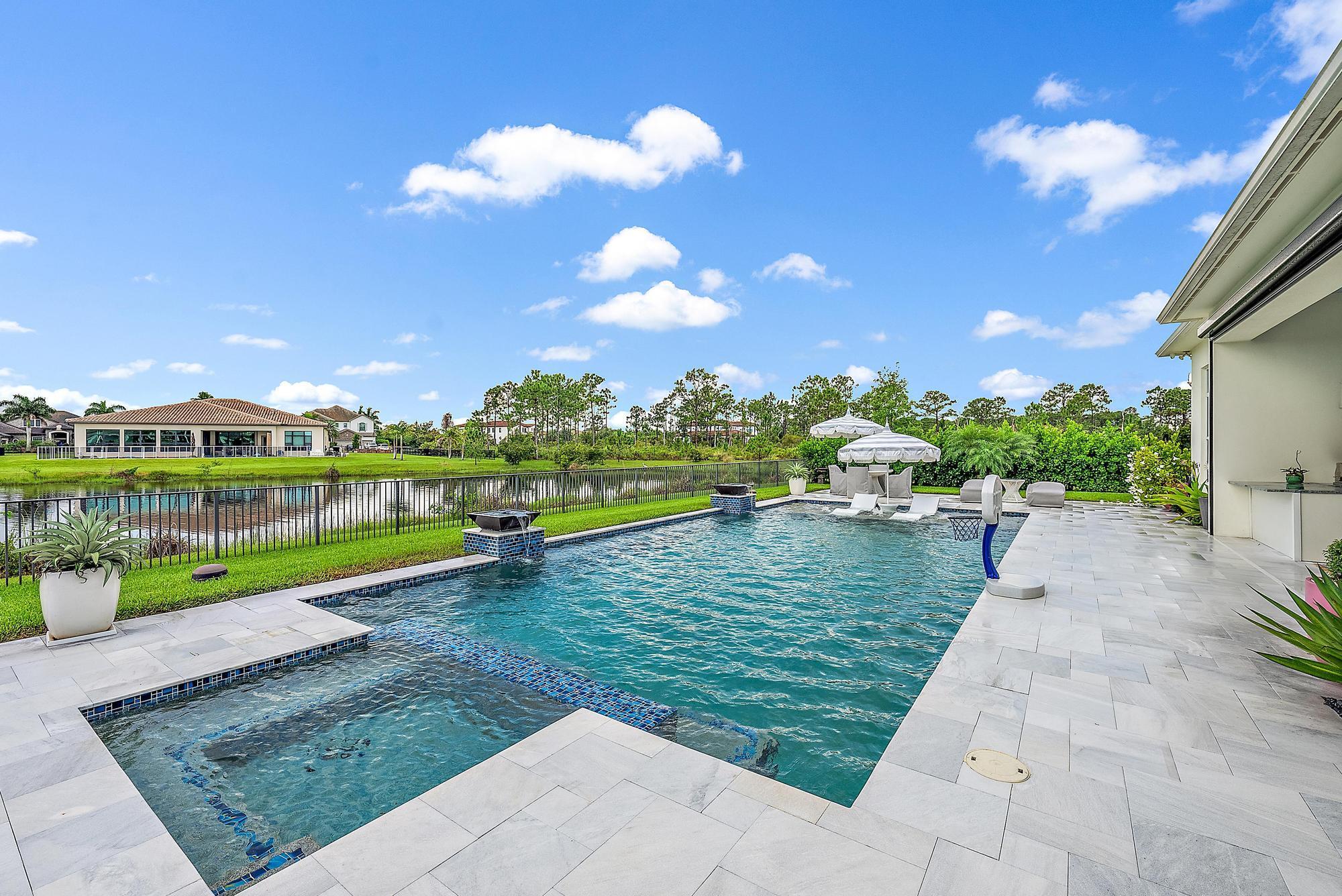 8270 SE Pennock Trail