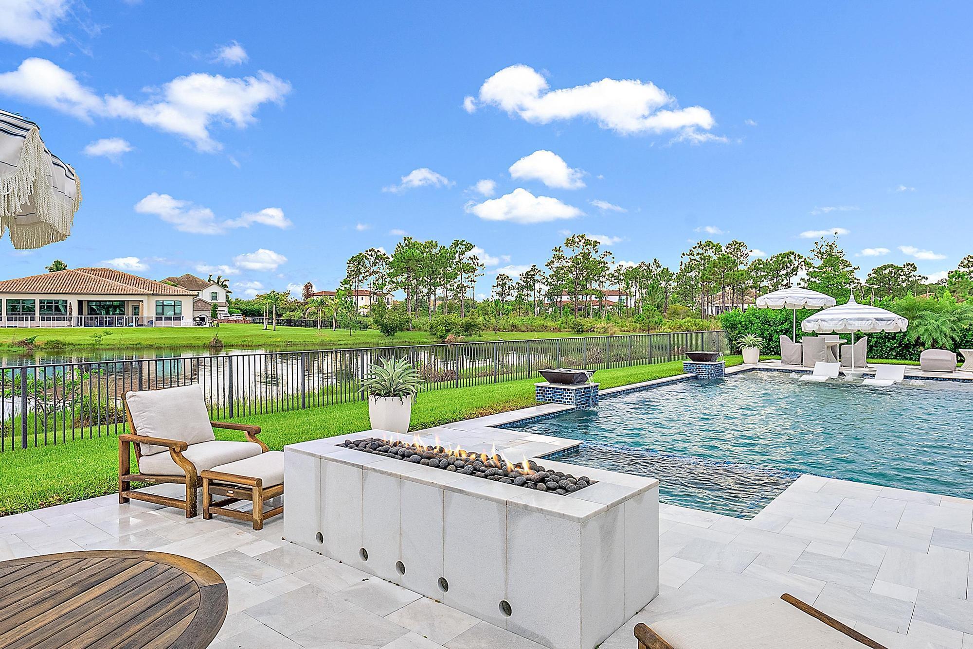 8270 SE Pennock Trail