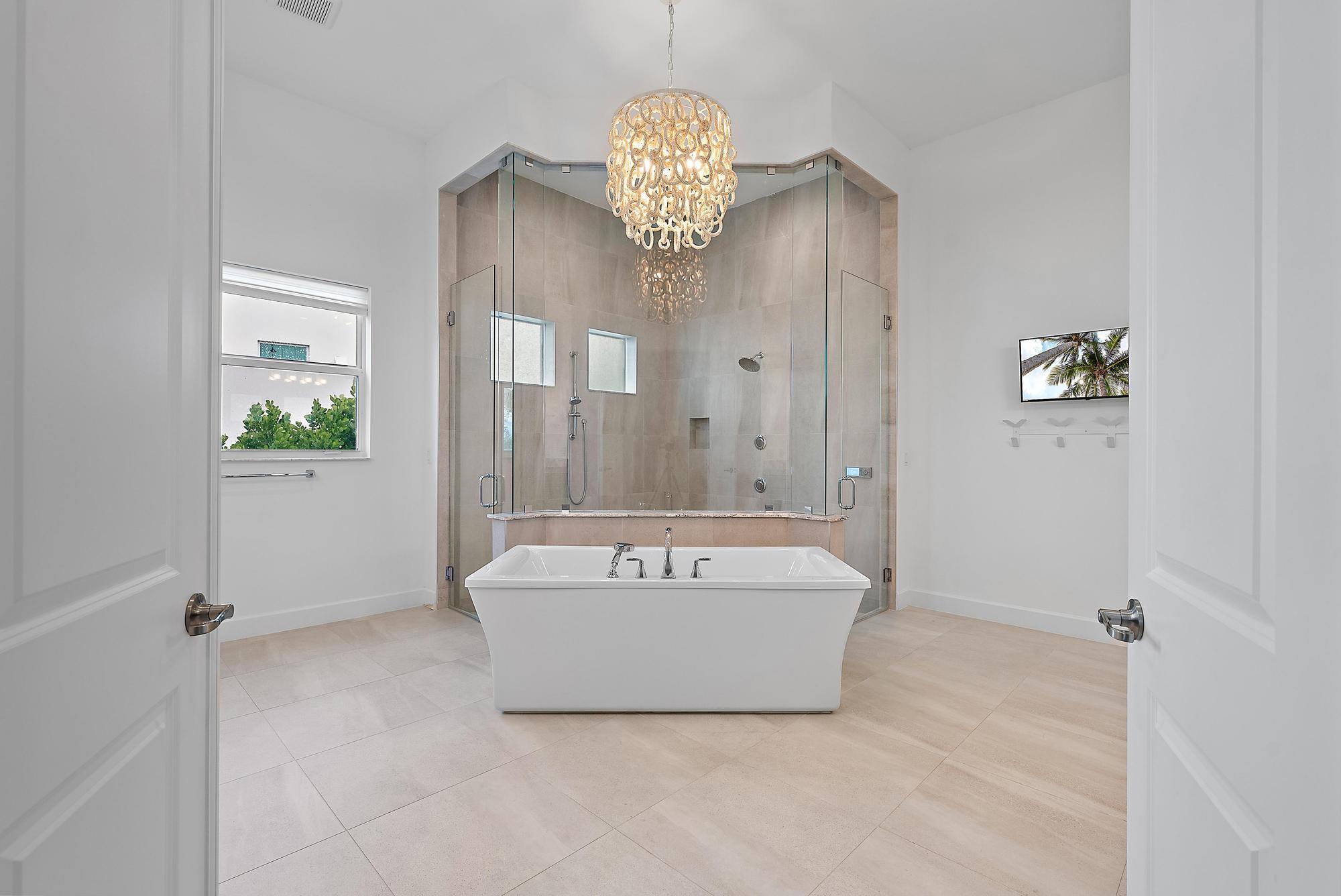 8270 SE Pennock Trail