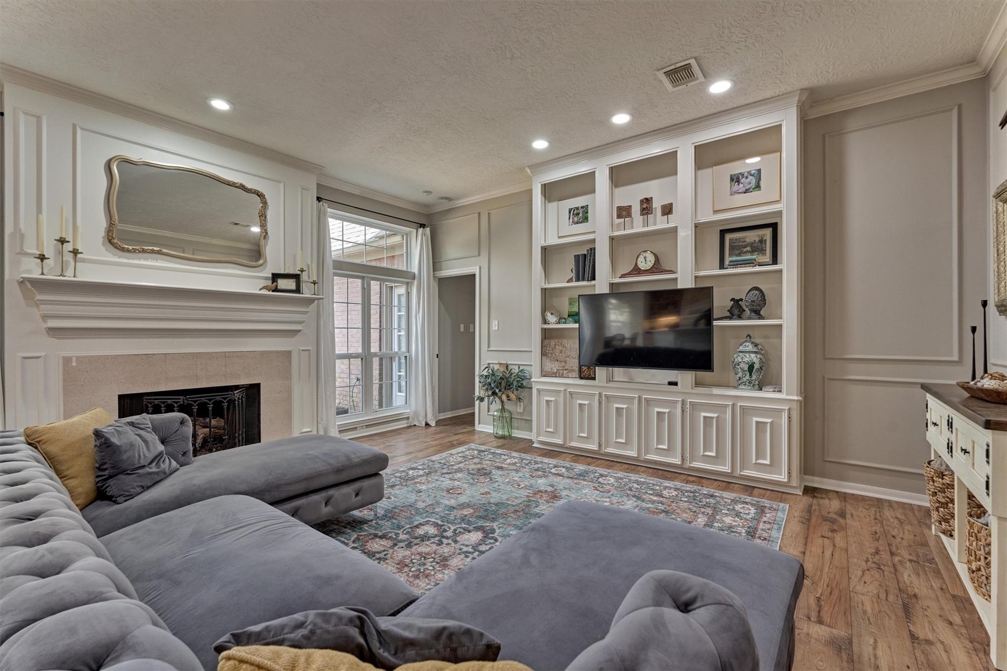 82 E Coldbrook Circle