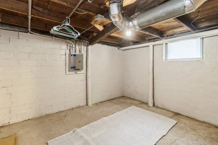 8 E Wall Avenue