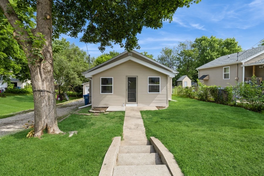 8 E Wall Avenue
