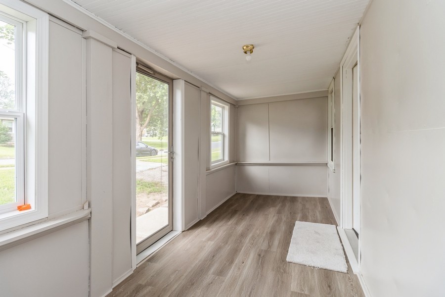 8 E Wall Avenue