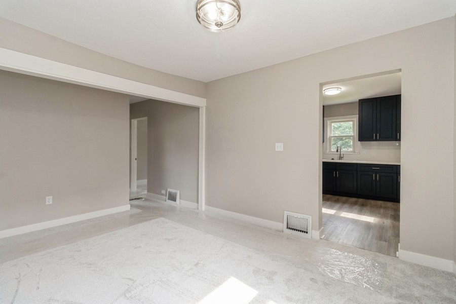 8 E Wall Avenue