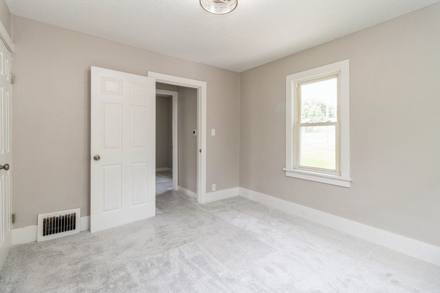 8 E Wall Avenue