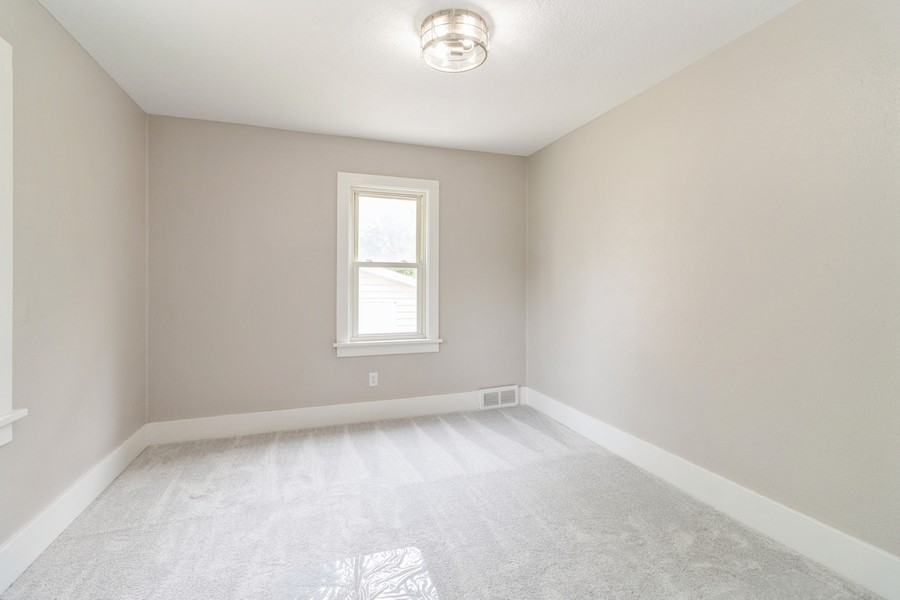 8 E Wall Avenue