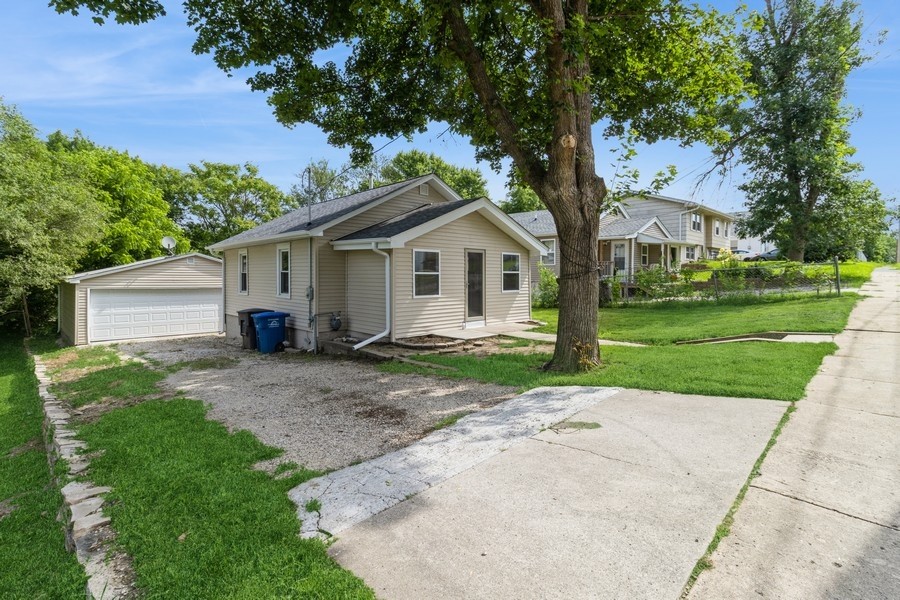 8 E Wall Avenue
