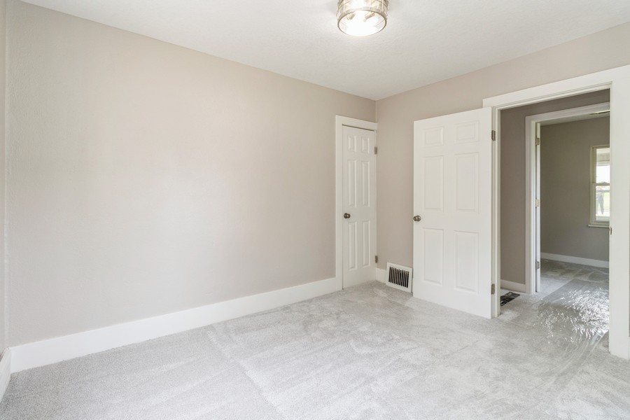 8 E Wall Avenue