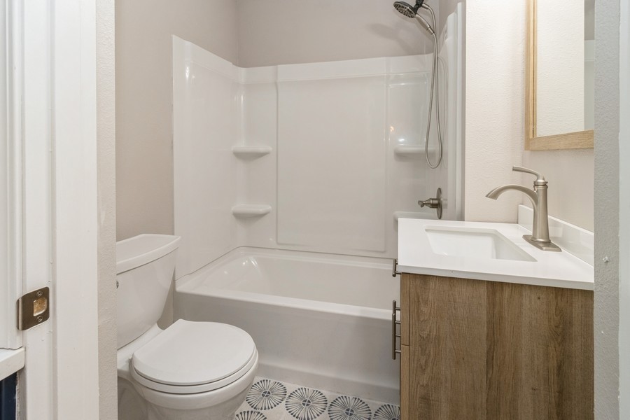 8 E Wall Avenue