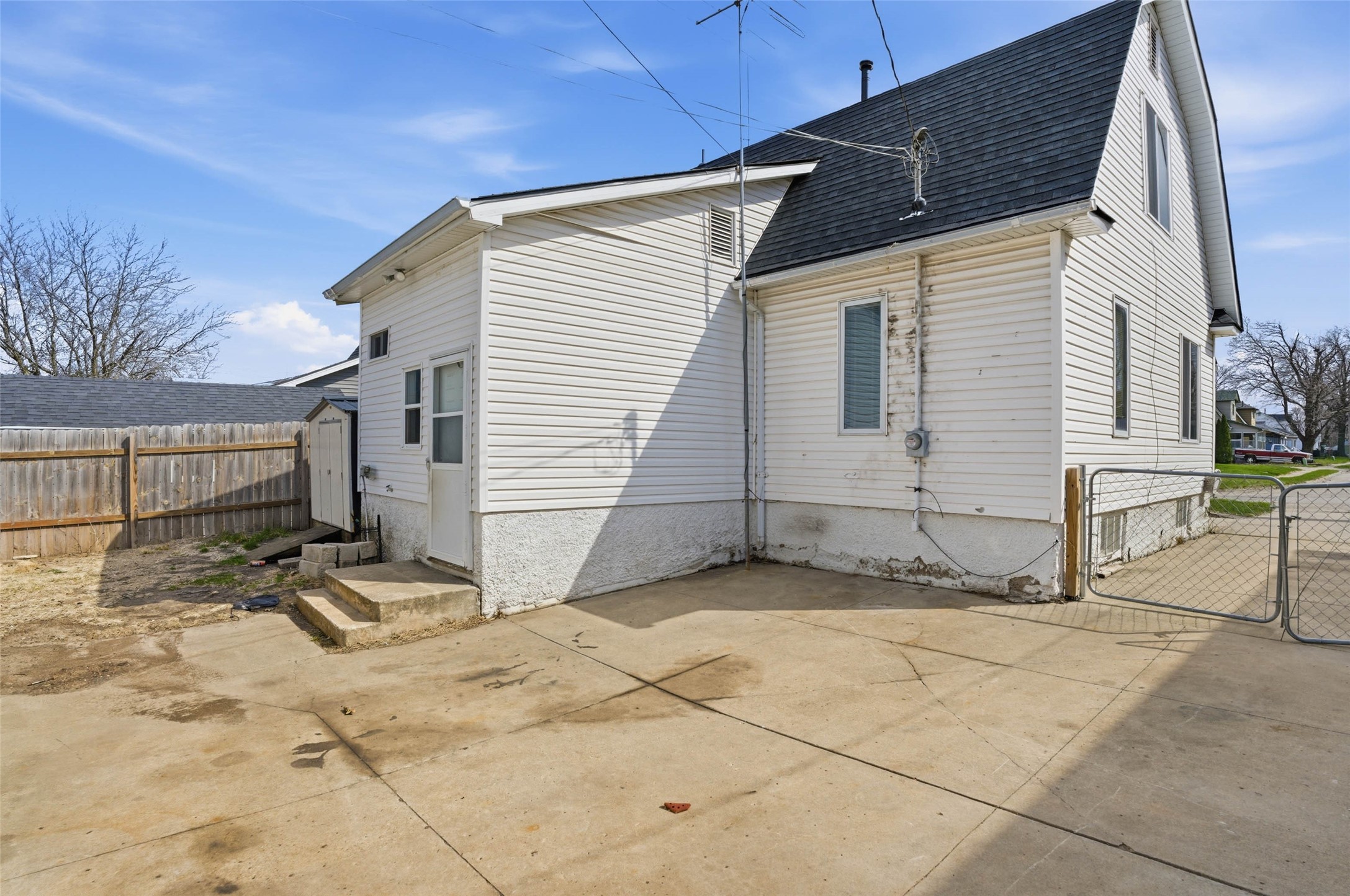 810 N 7th Avenue W