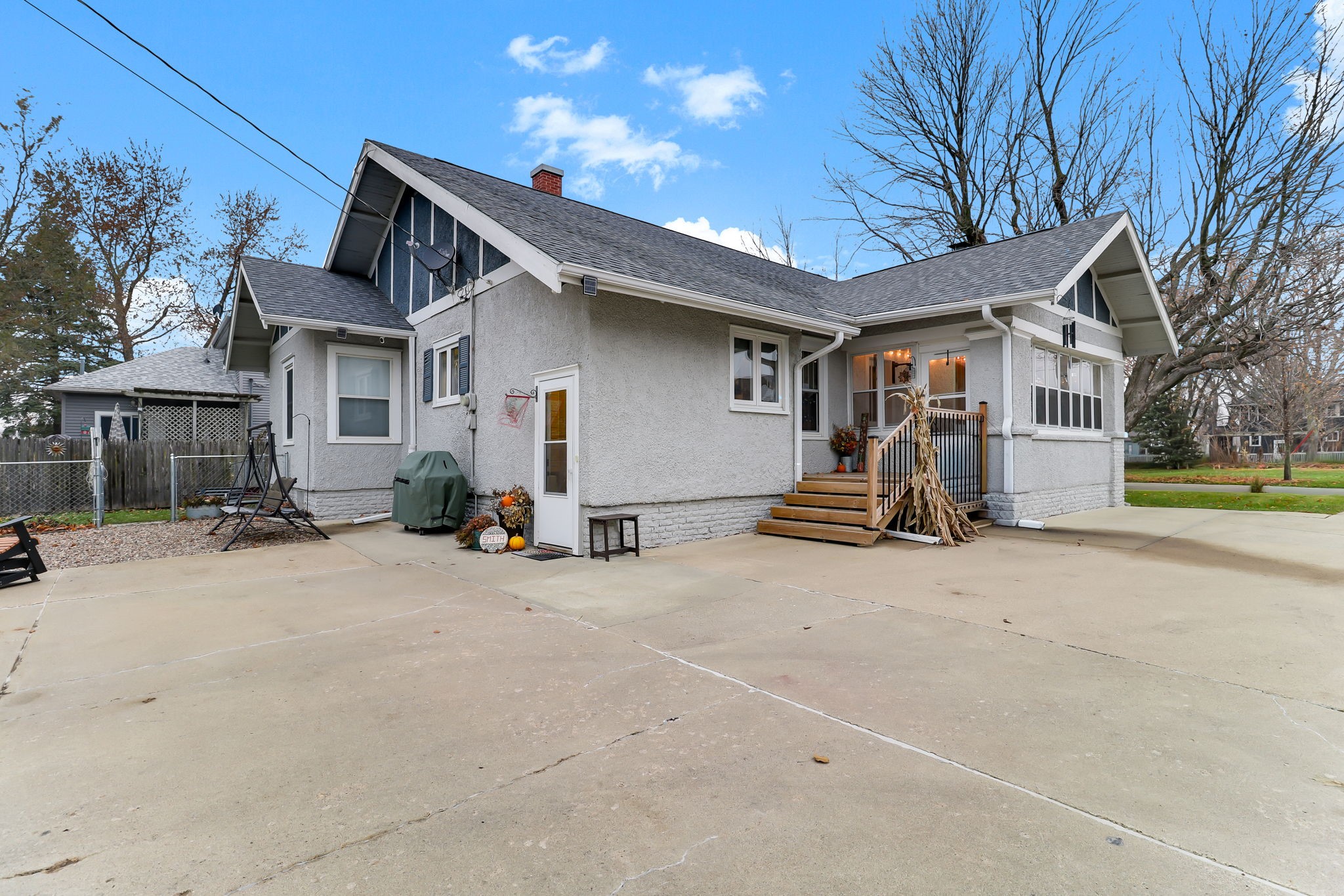 105 W Rippey Avenue