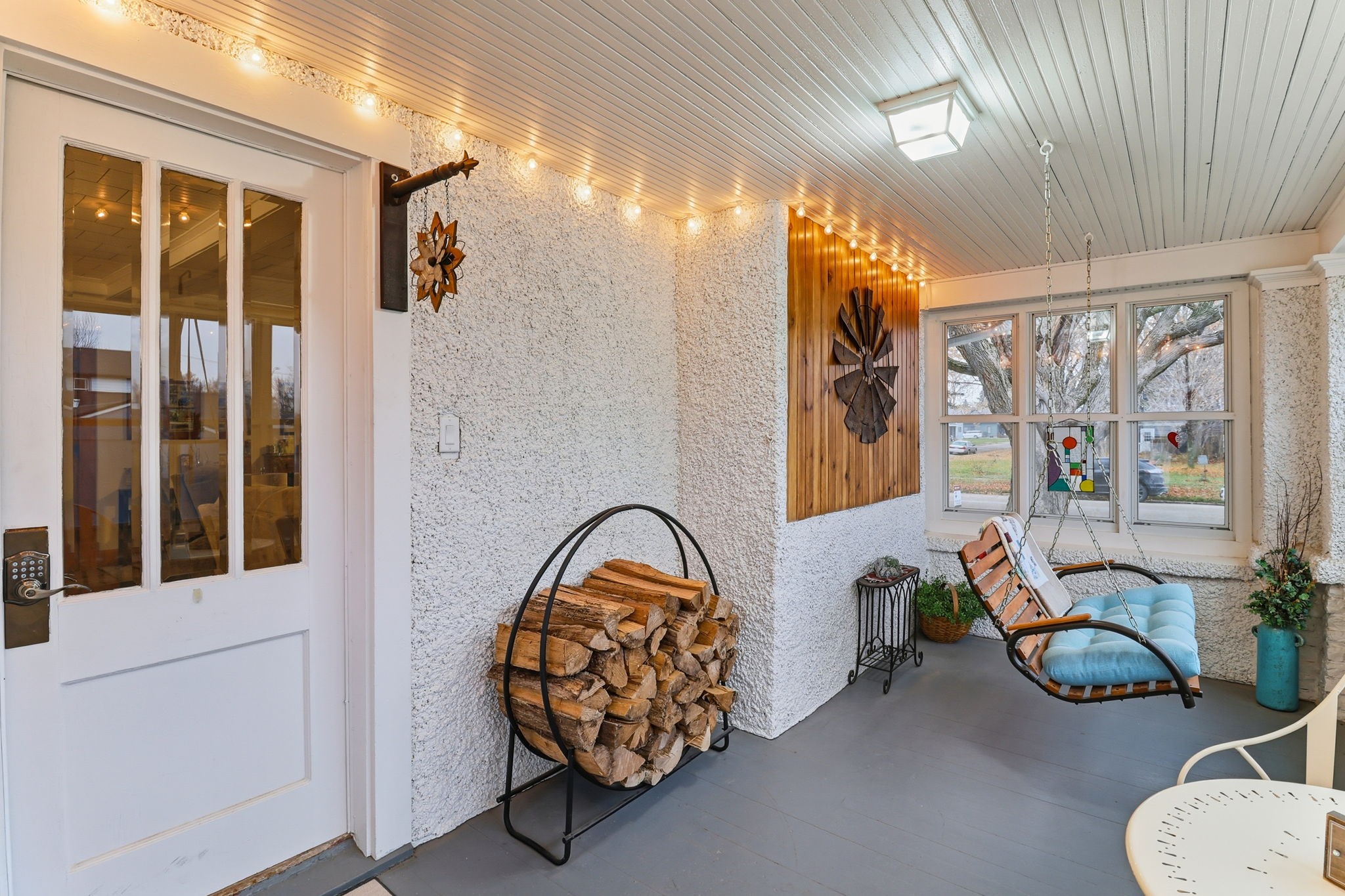 105 W Rippey Avenue