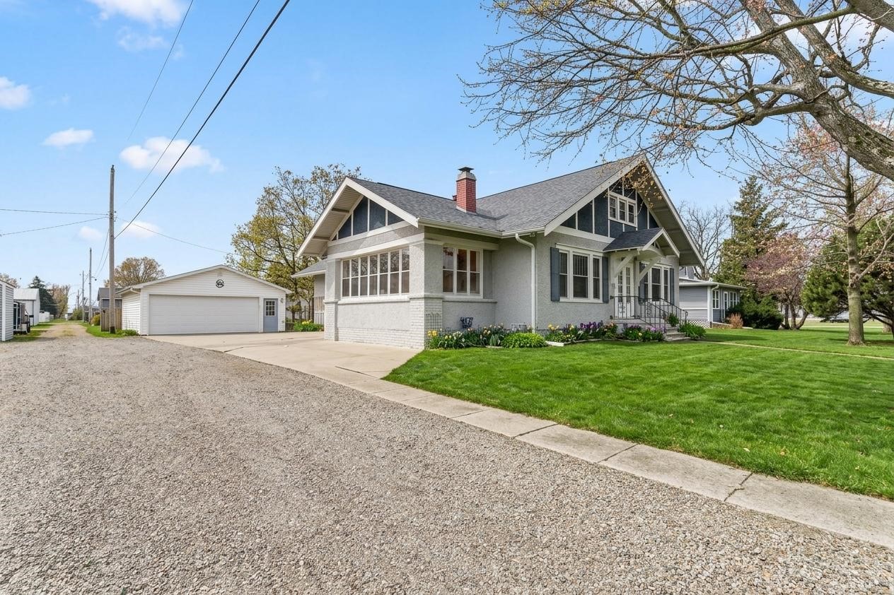 105 W Rippey Avenue