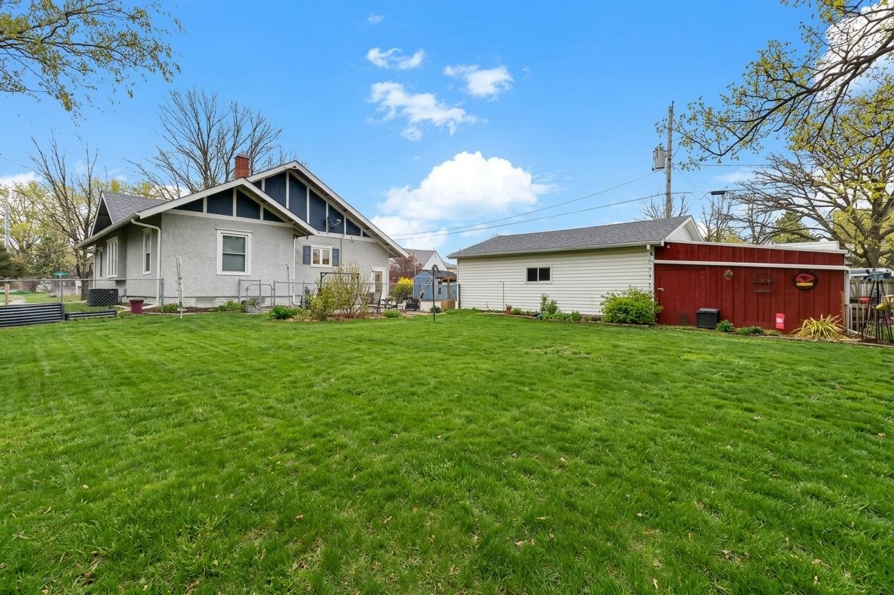 105 W Rippey Avenue