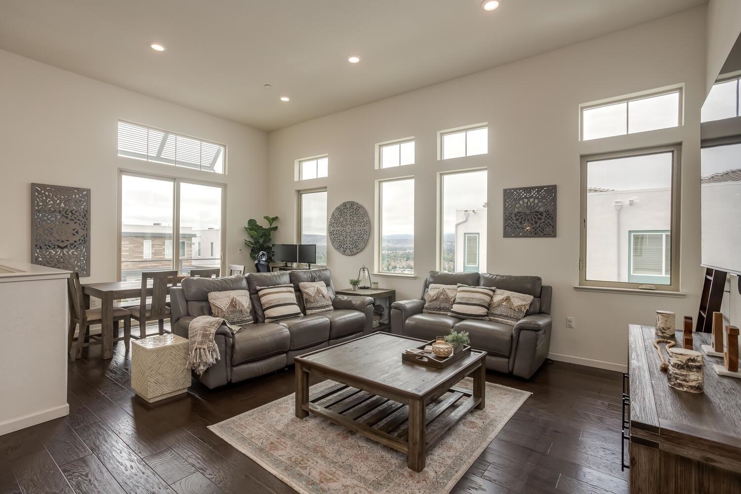 3077 Valley Of Hearts Del Pl # 6