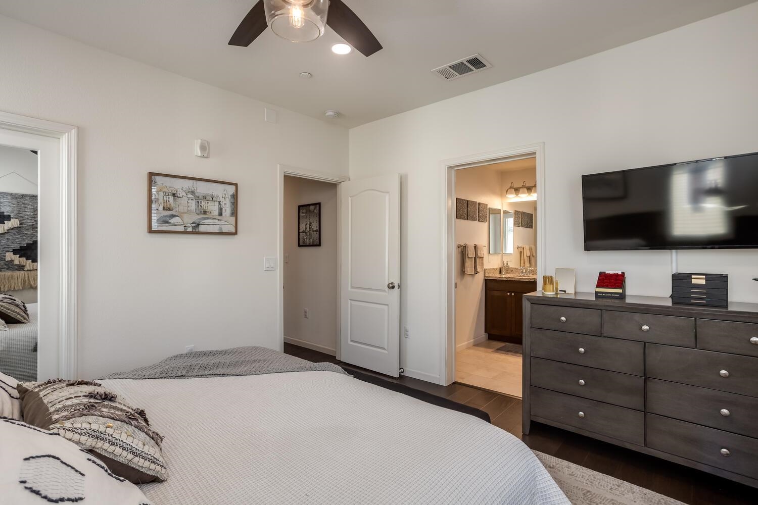 3077 Valley Of Hearts Del Pl # 6