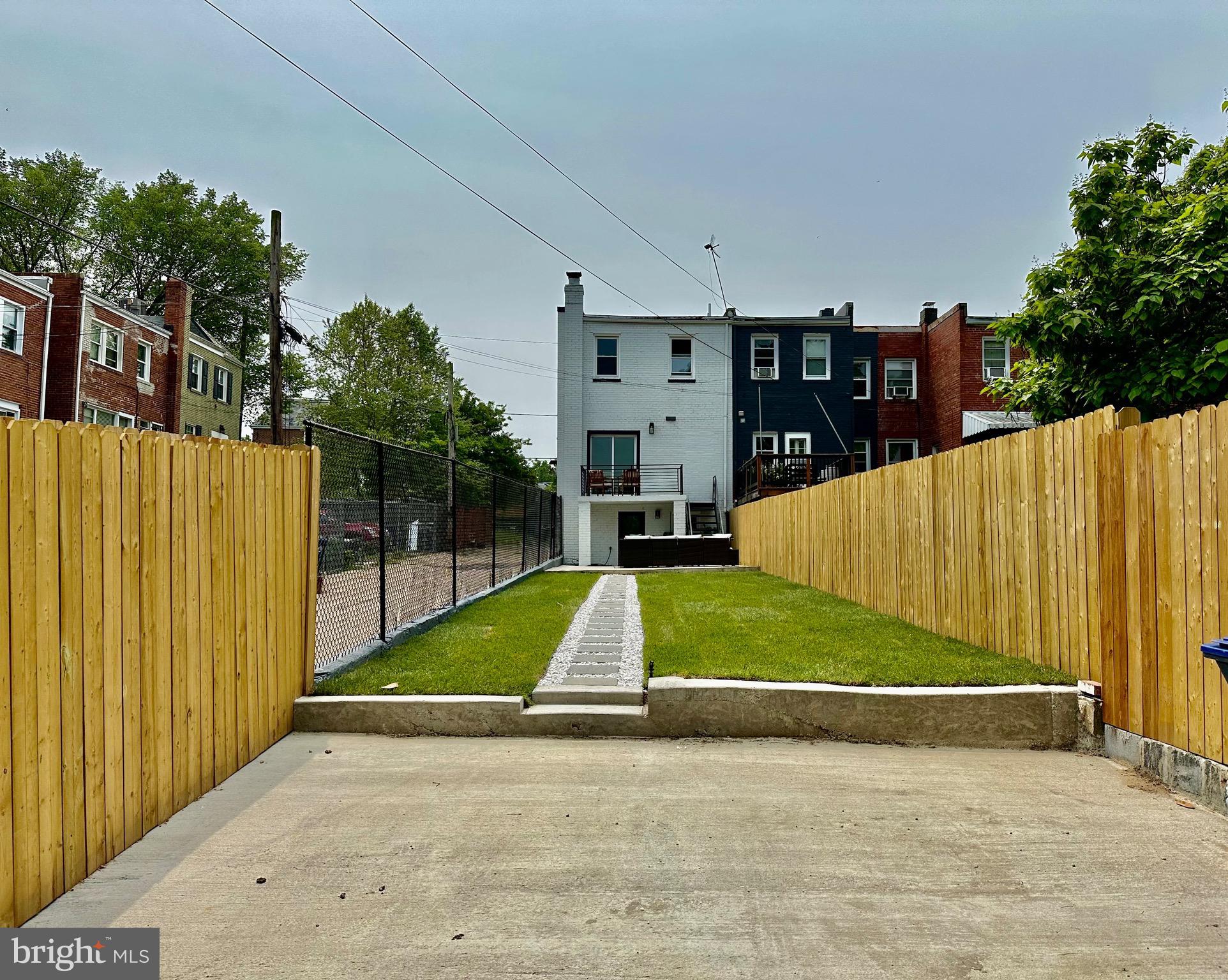 311 Farragut Street NW