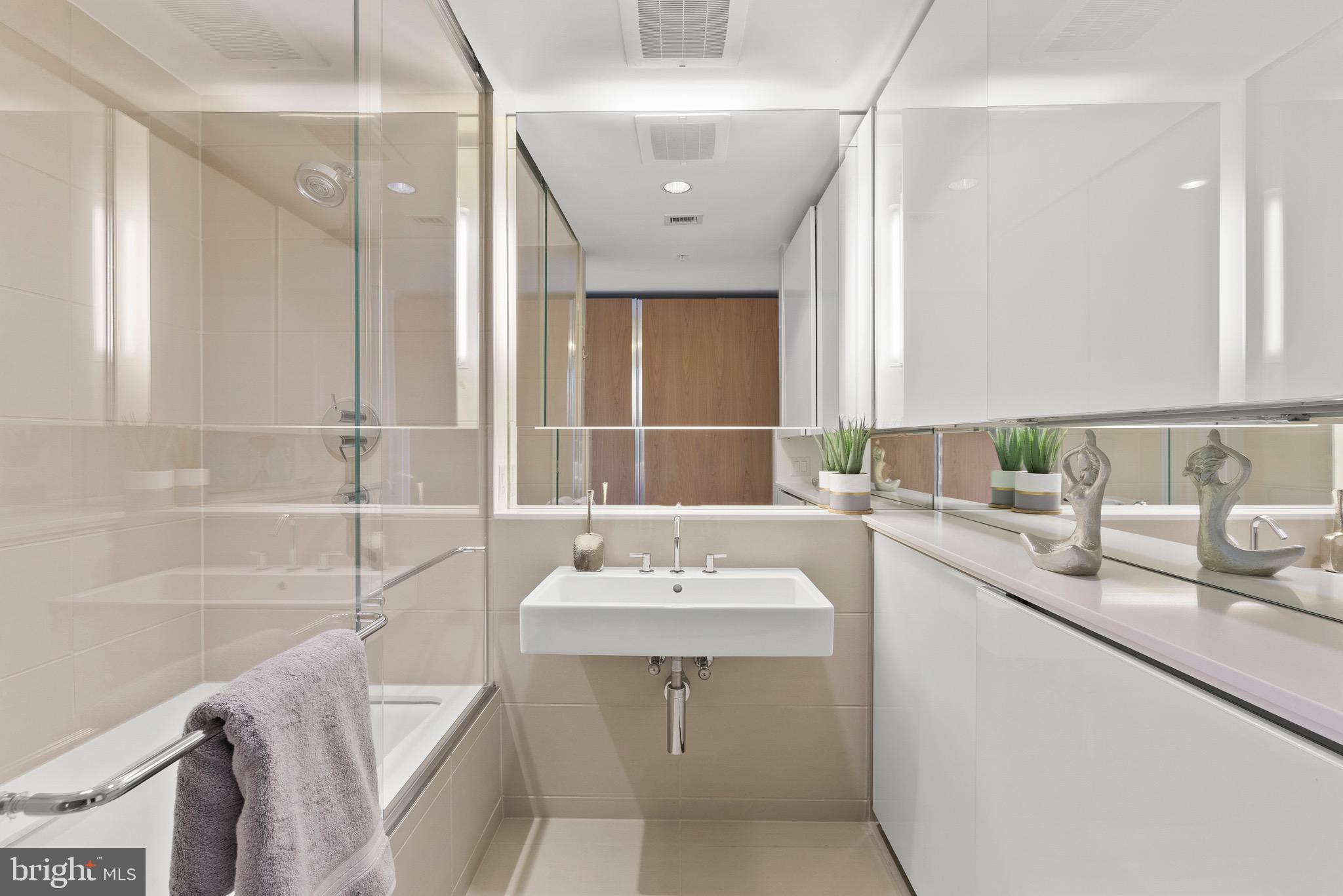 920 I Street NW Unit: 1009