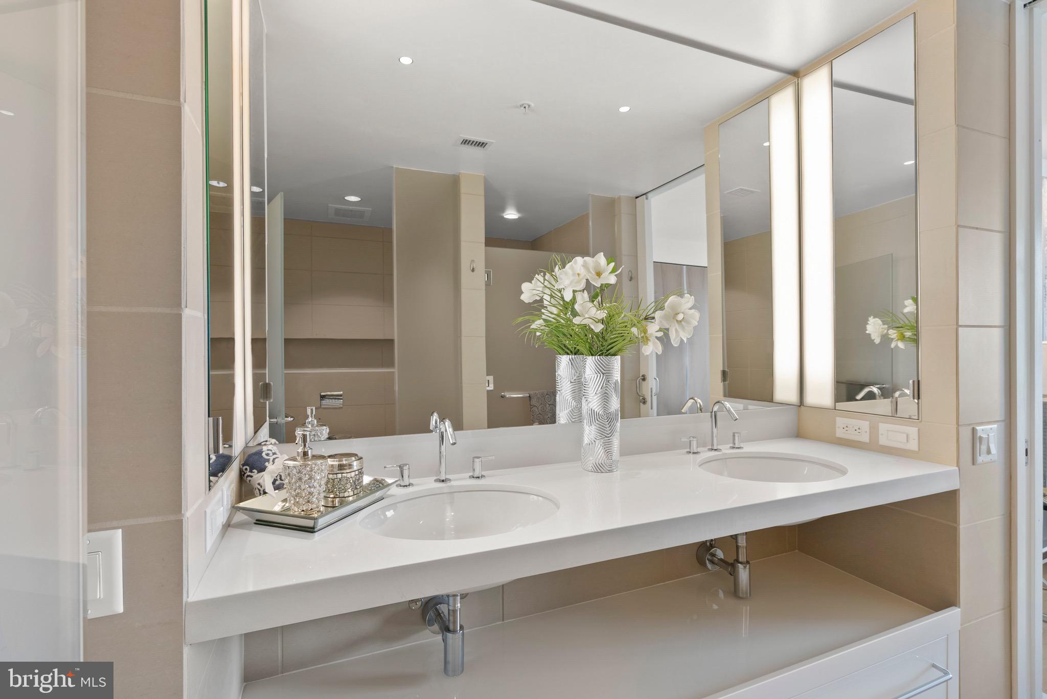 920 I Street NW Unit: 1009