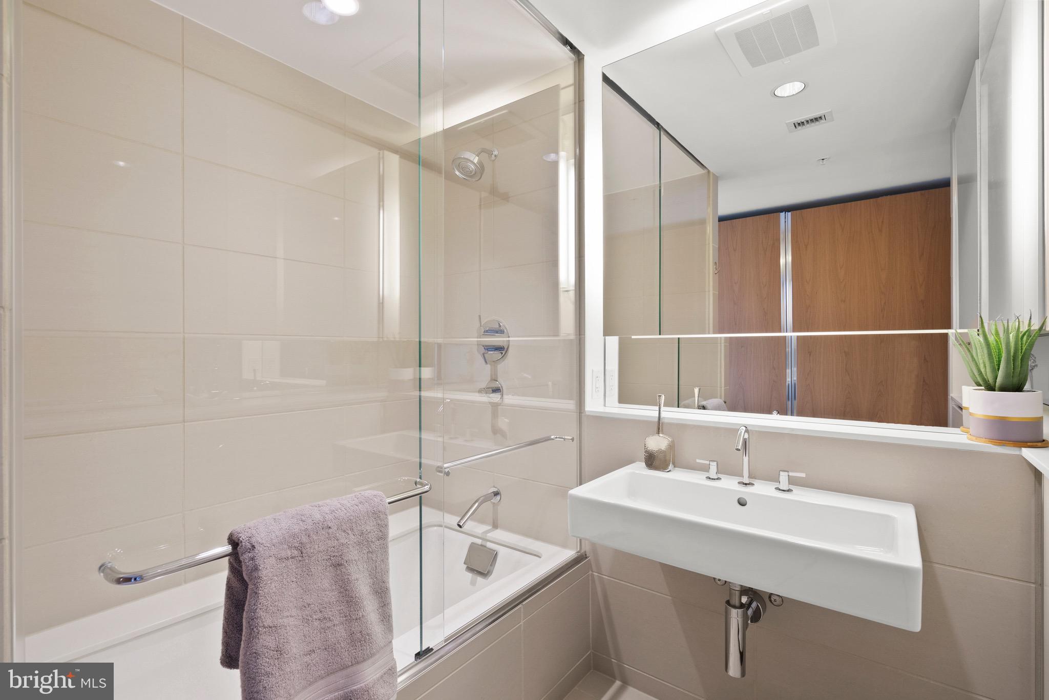 920 I Street NW Unit: 1009