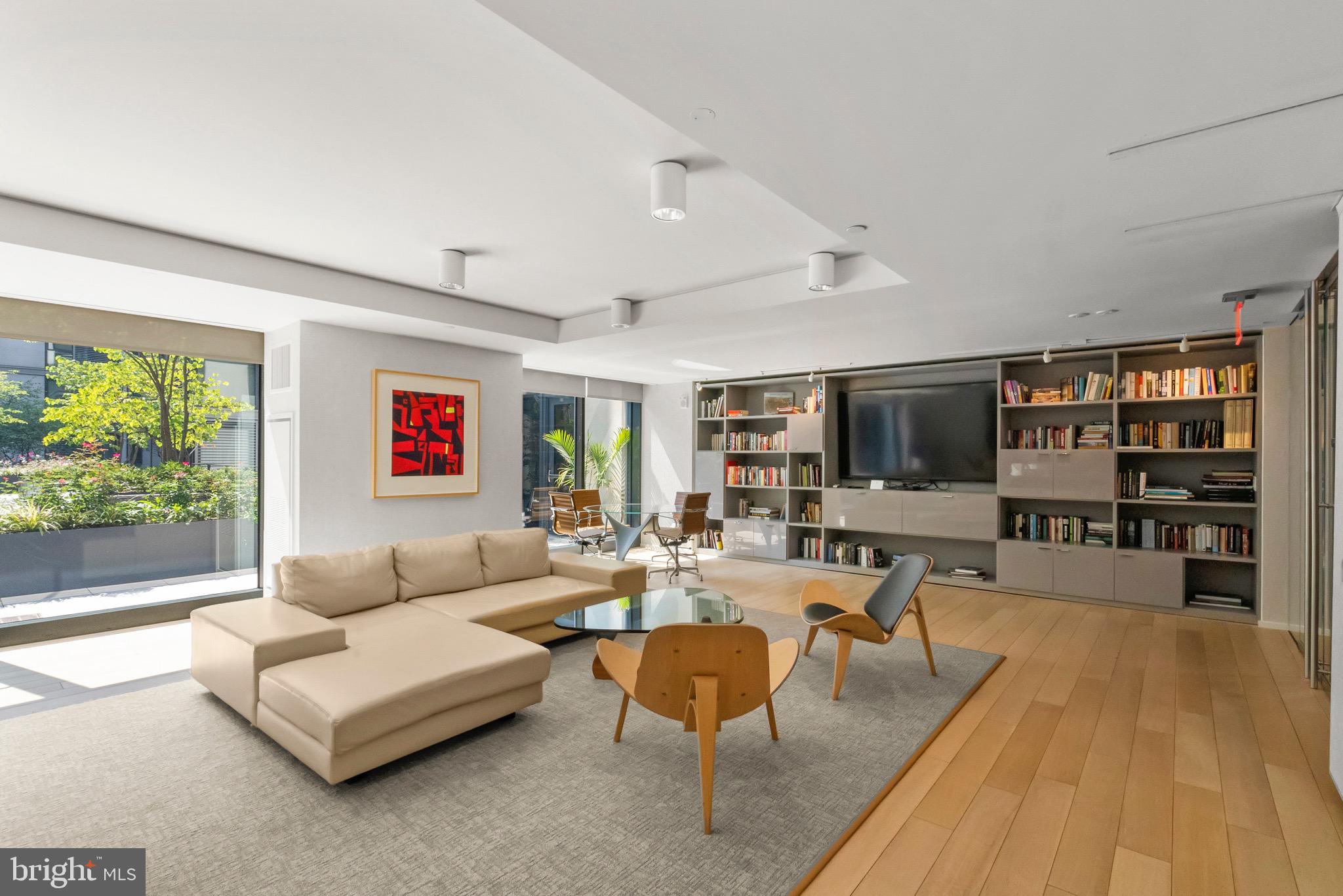 920 I Street NW Unit: 1009