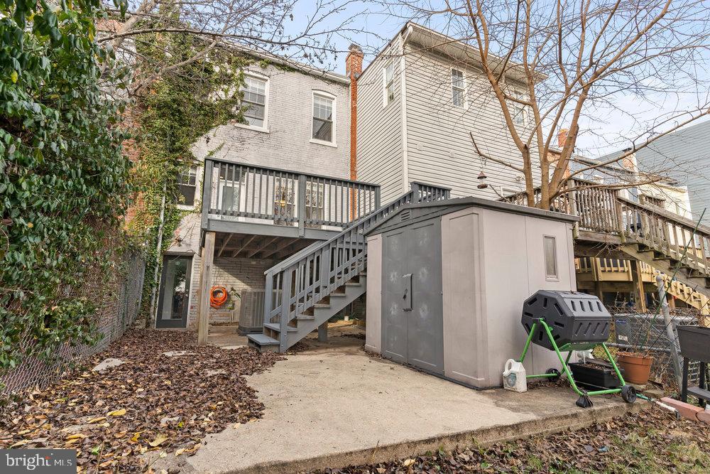 442 Manor Pl NW