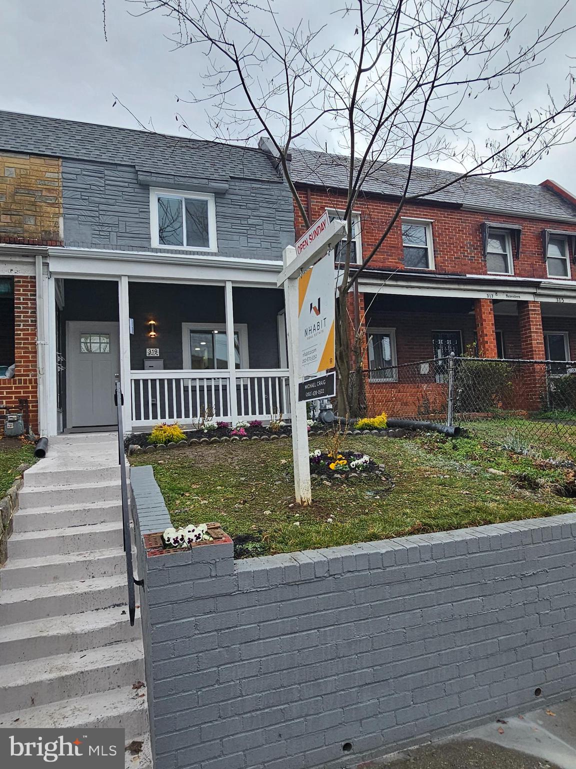 319 34th Pl NE