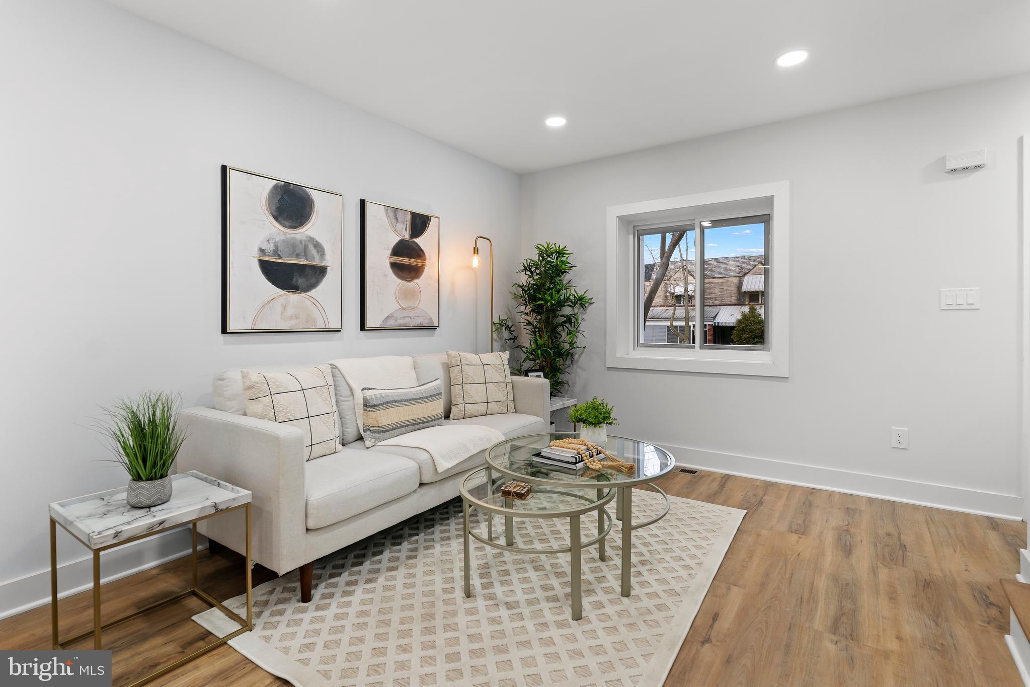 319 34th Pl NE