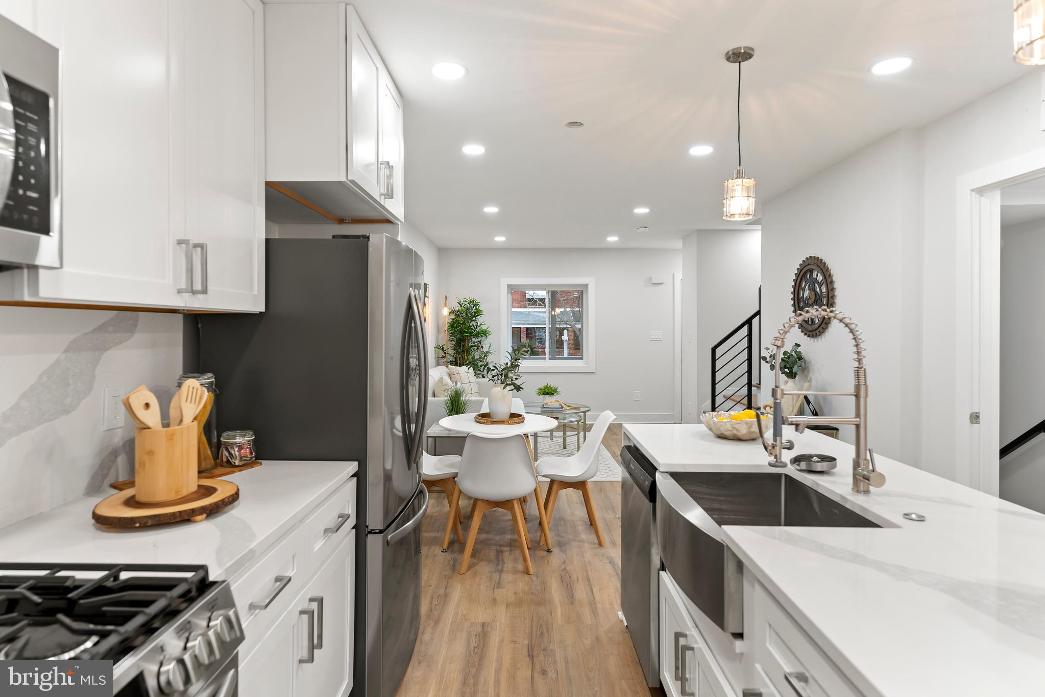 319 34th Pl NE