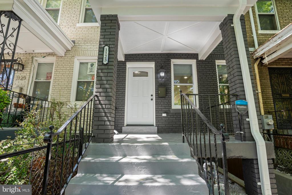 1123 Owen Pl NE