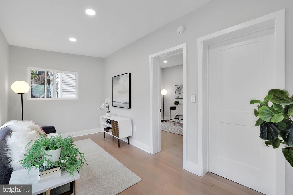 2825 Brentwood Rd NE