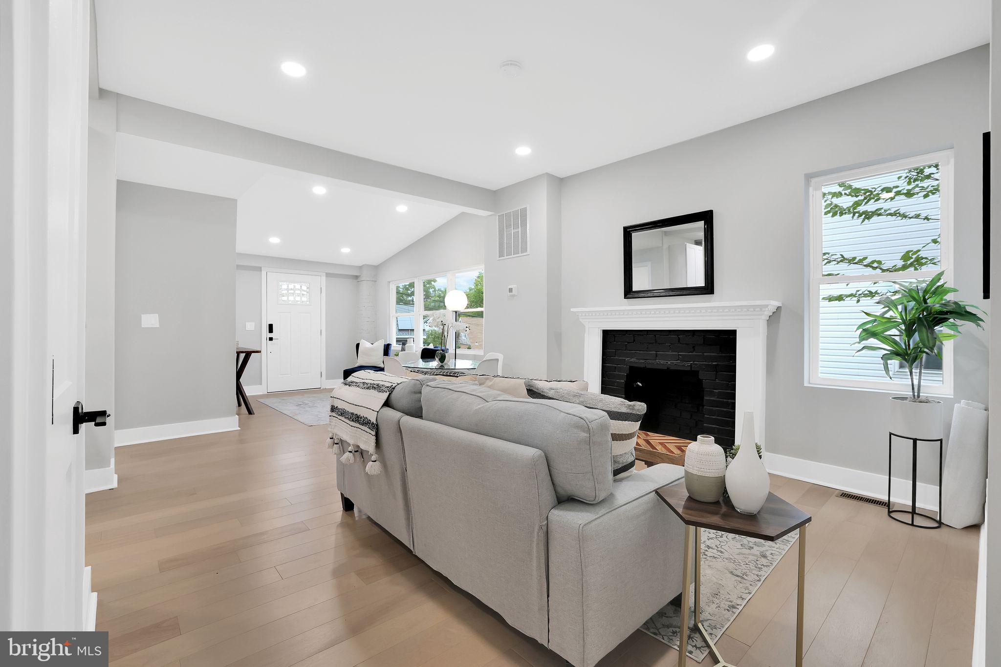 2825 Brentwood Rd NE