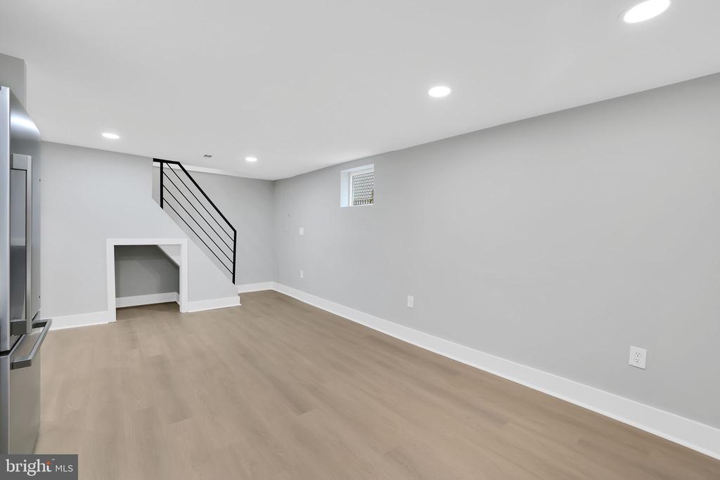 2825 Brentwood Rd NE