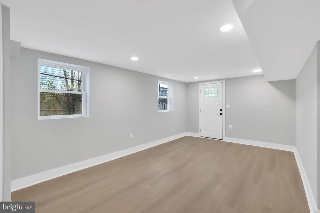2825 Brentwood Rd NE