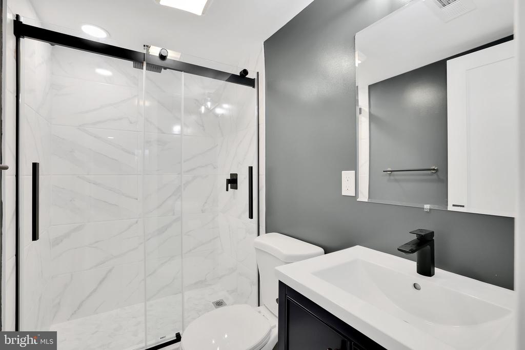 2825 Brentwood Rd NE