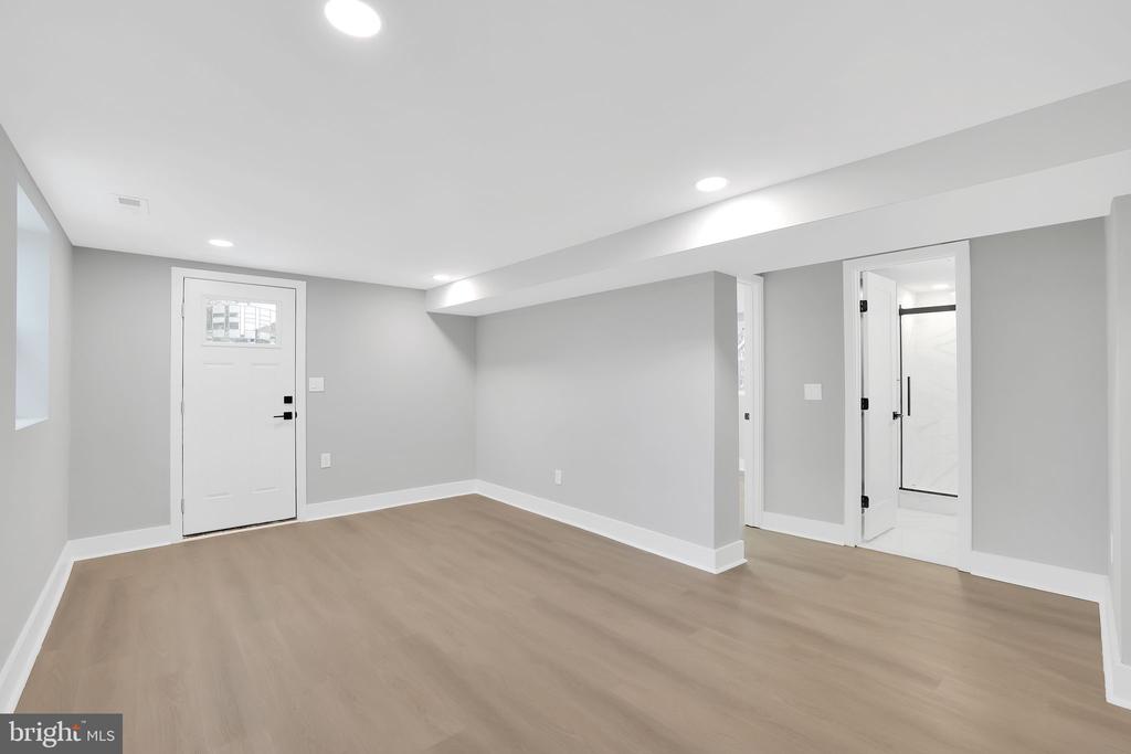 2825 Brentwood Rd NE