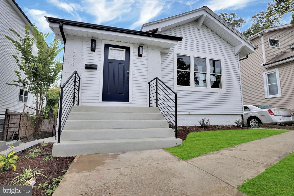 2825 Brentwood Rd NE