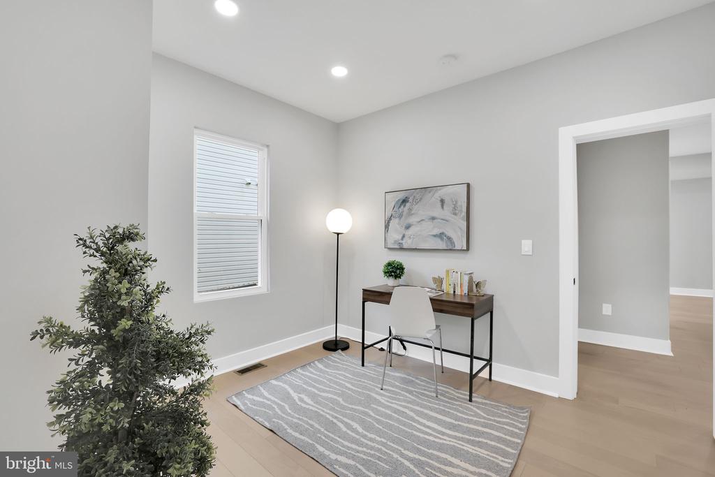 2825 Brentwood Rd NE