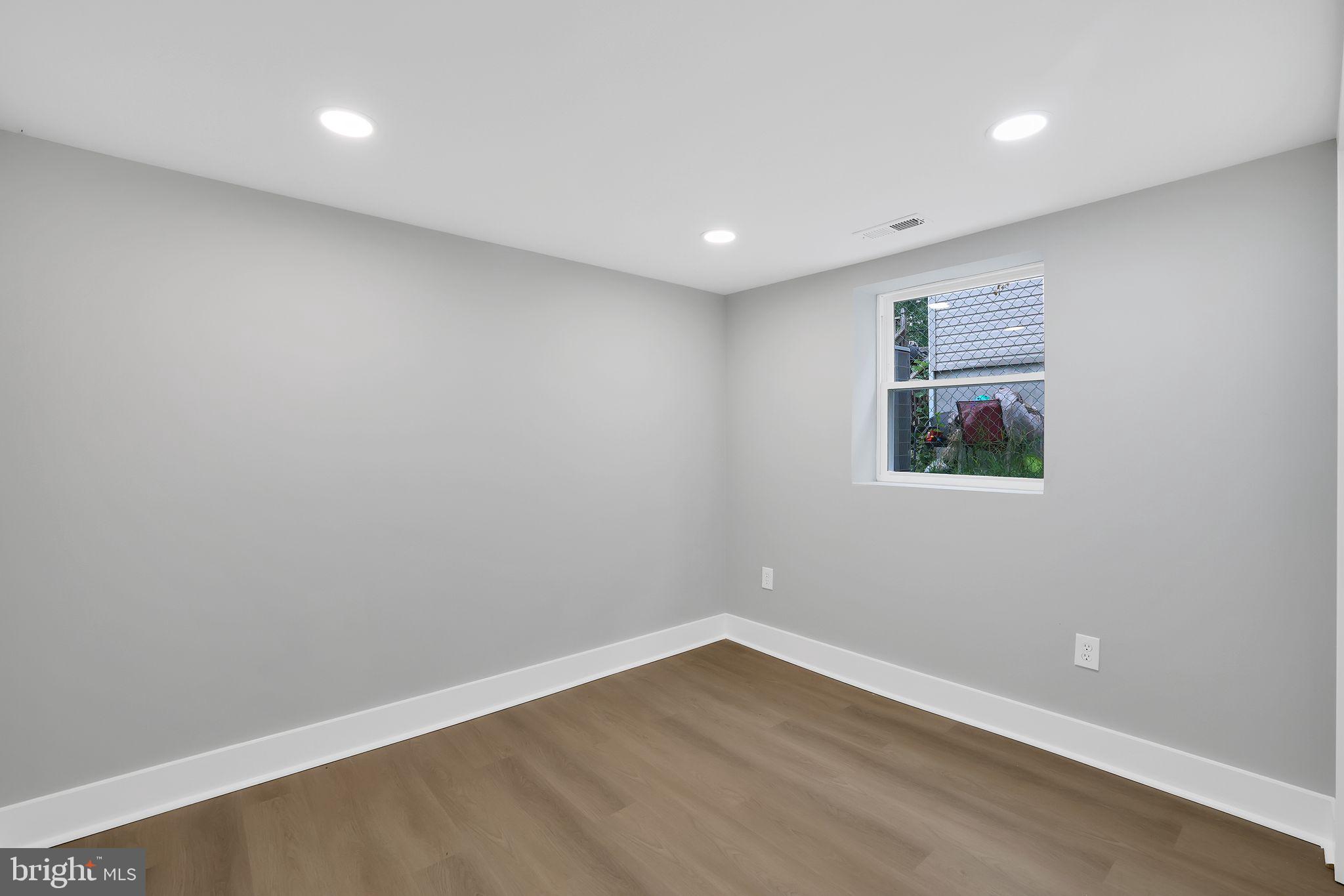2825 Brentwood Rd NE