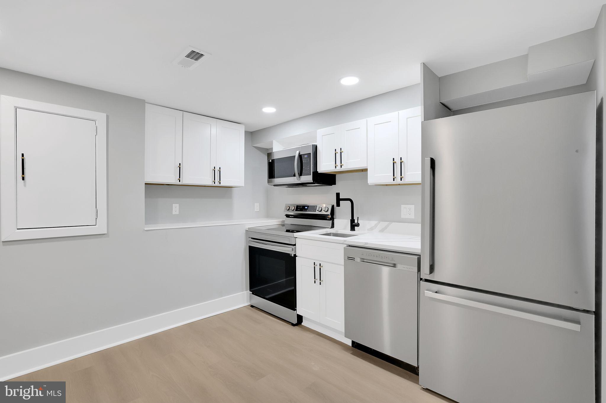 2825 Brentwood Rd NE