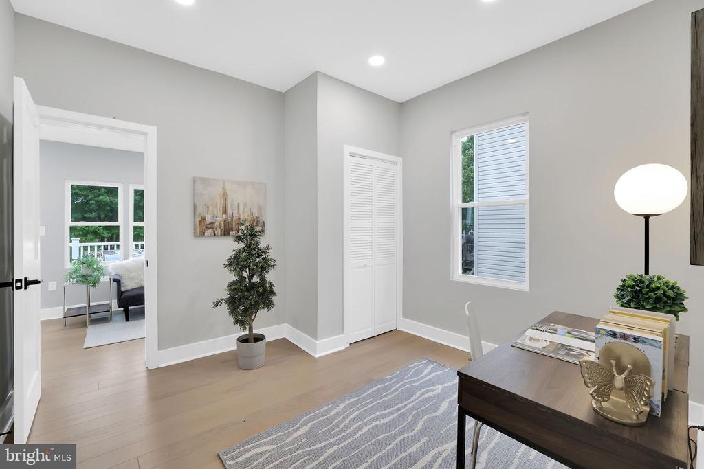 2825 Brentwood Rd NE