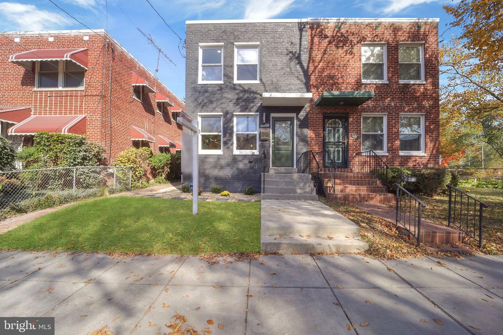 624 Madison St NE