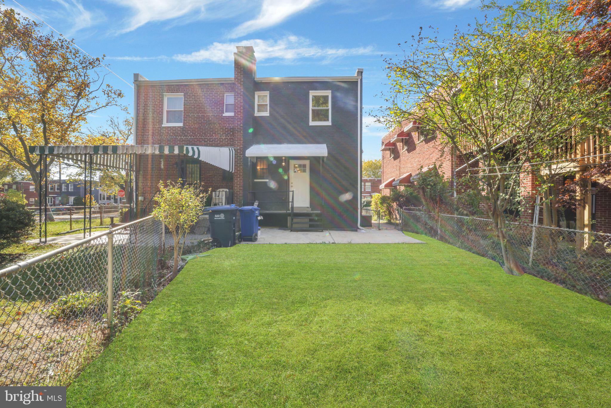 624 Madison St NE