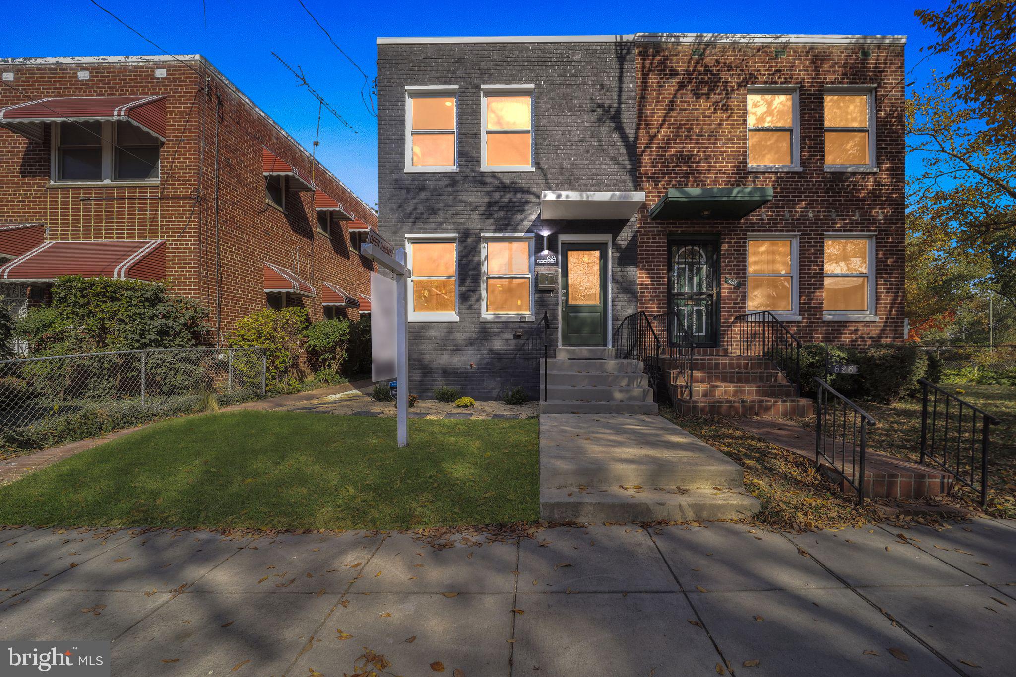 624 Madison St NE