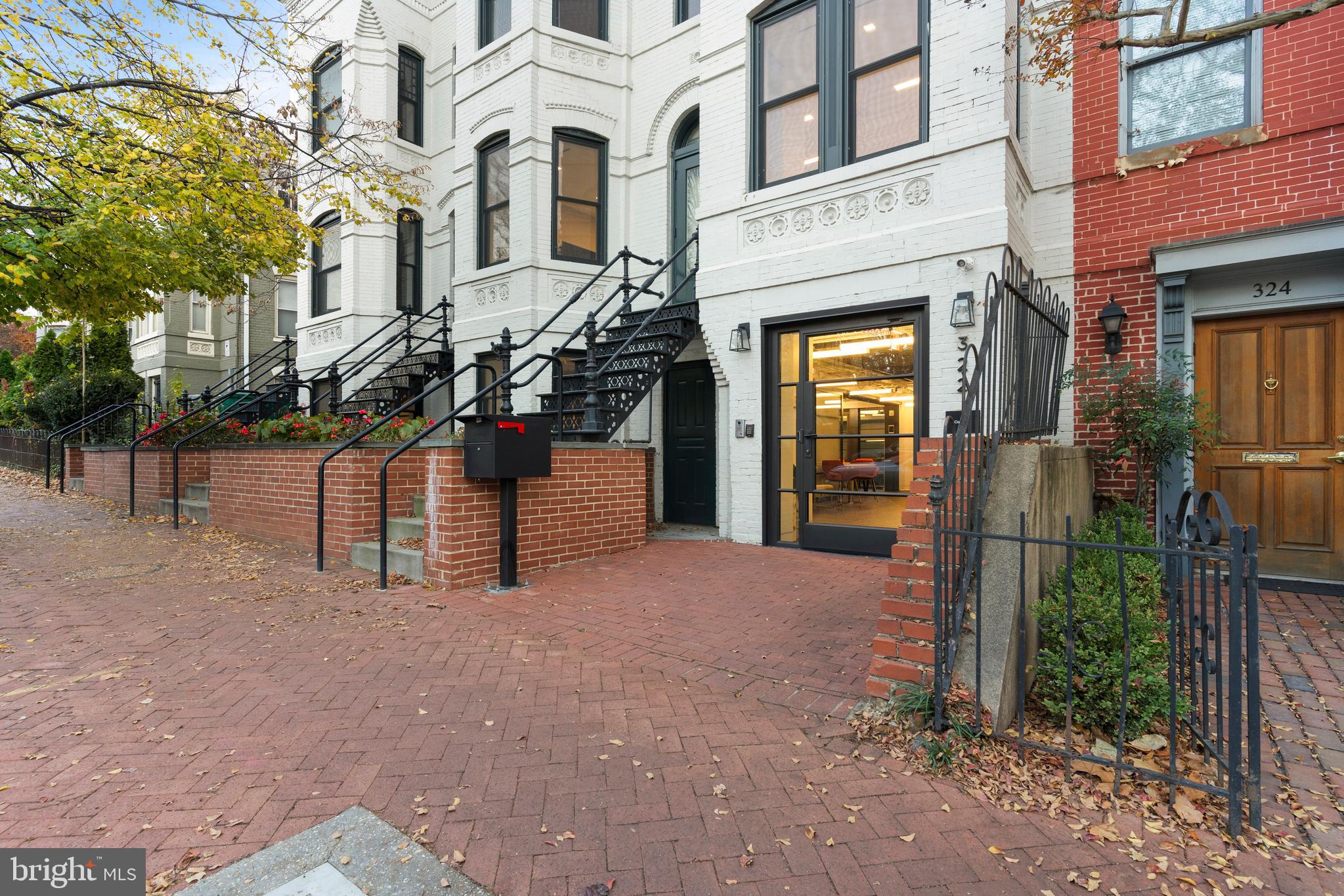 322 4th St NE