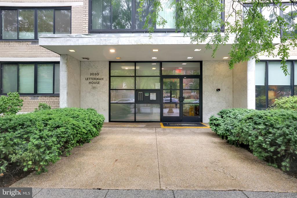2030 F St NW #304