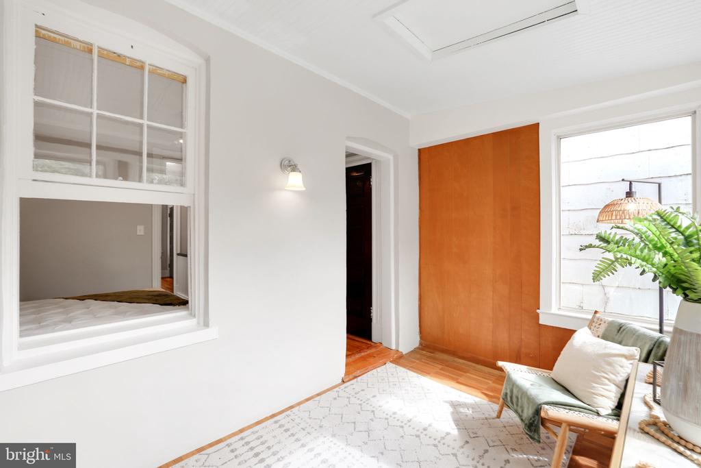 2420 2nd St NE