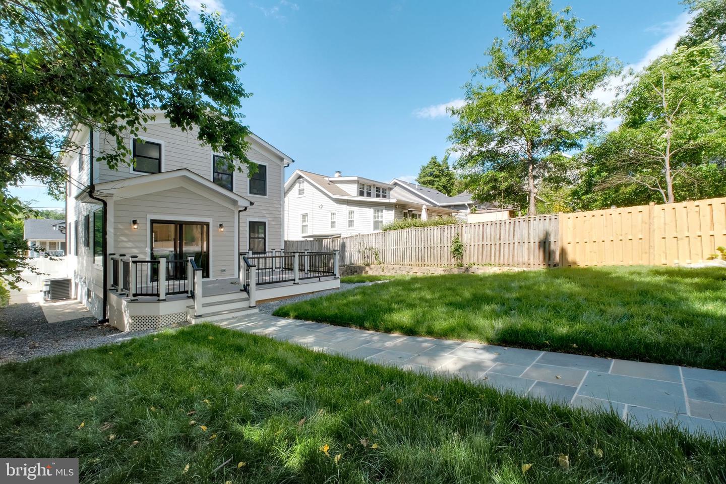 1427 Jackson St NE