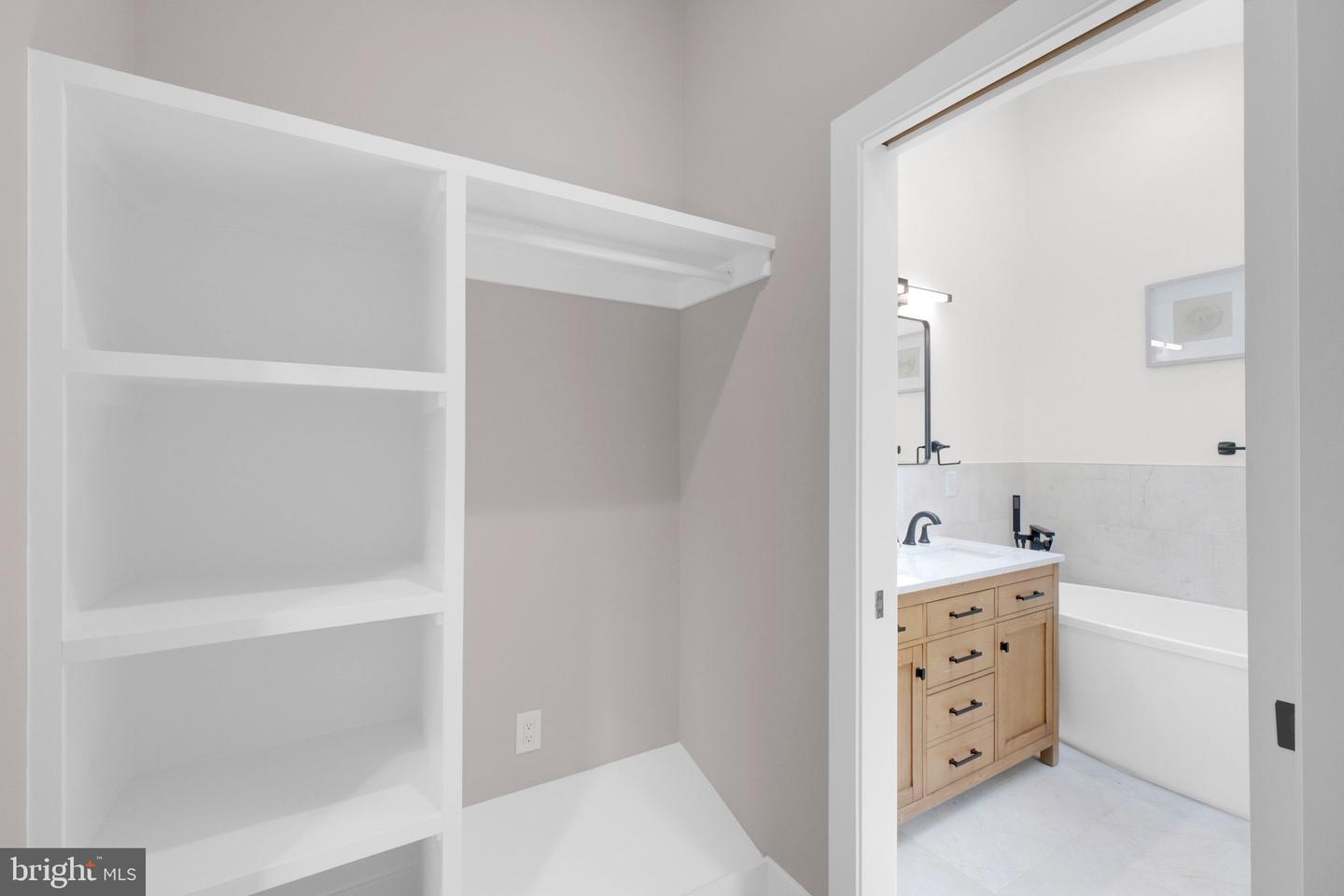 1427 Jackson St NE